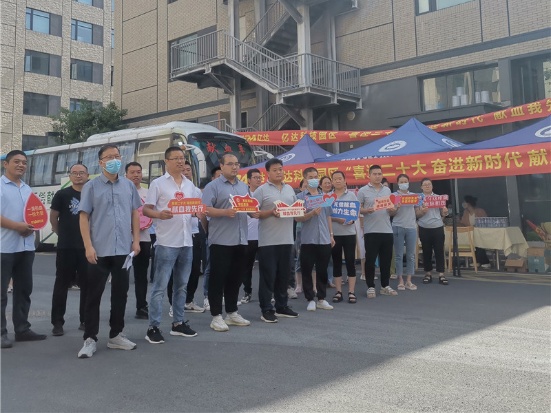 民族在贡献中崛起，，，，，性命在热血里连绵